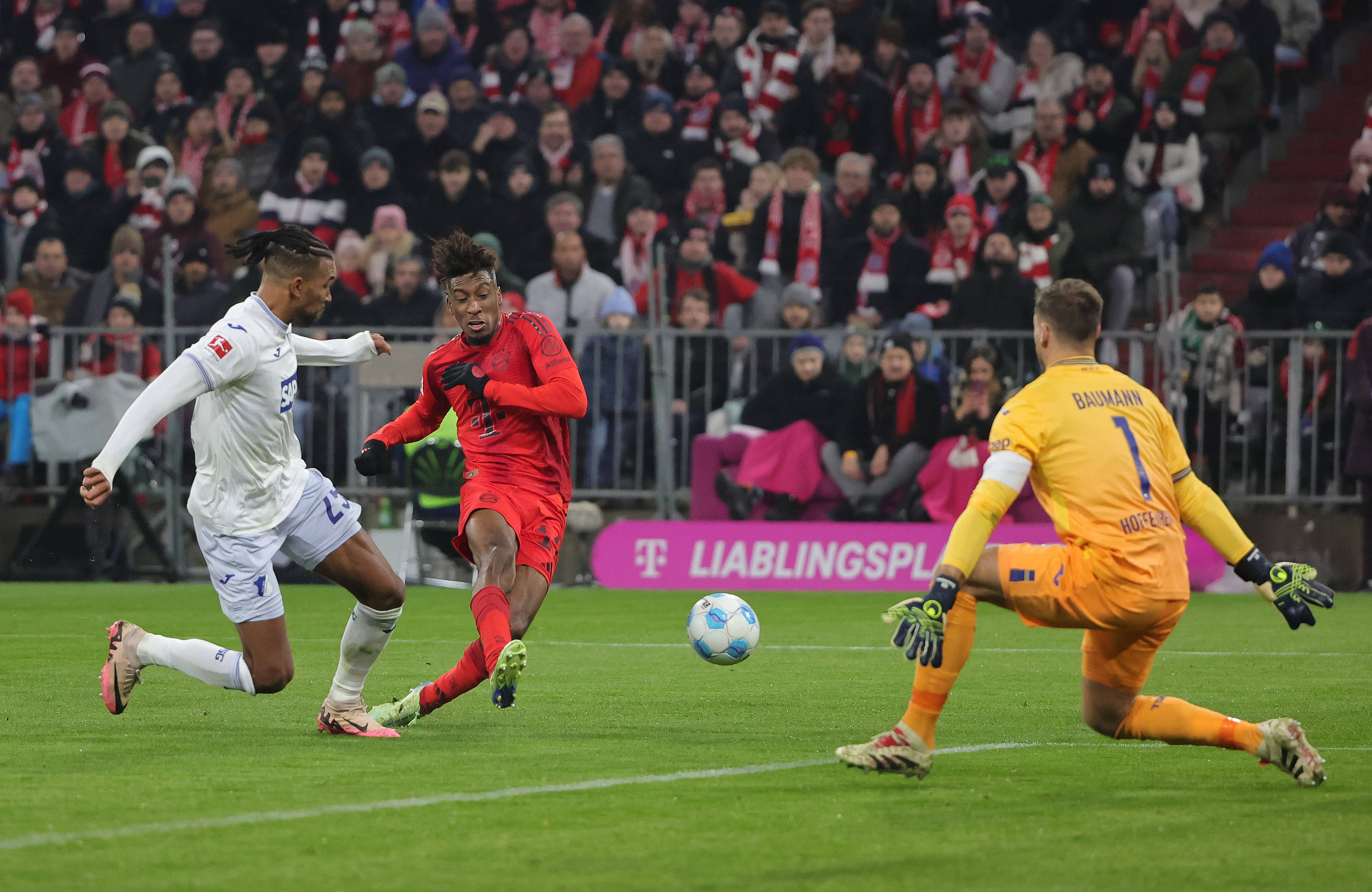 拜仁慕尼黑主场连胜,稳居德甲第一位置 拜仁慕尼黑主场连胜,稳居德甲第一位置