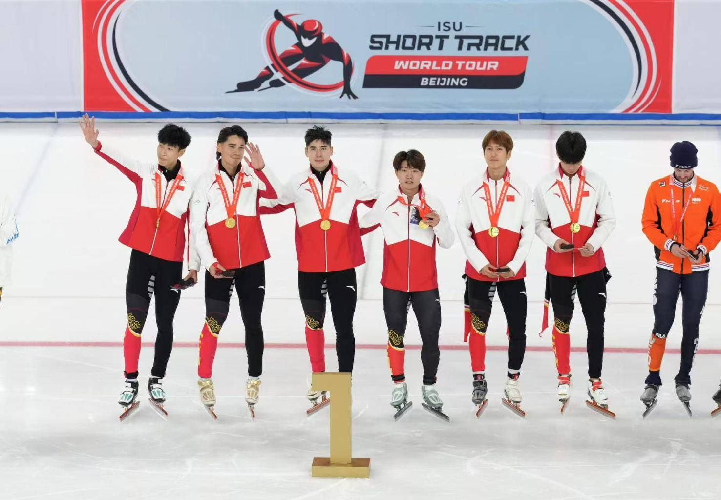 小牛队主场扭转局势取得一场胜利的简单介绍 小牛队主场扭转局势取得一场胜利的简单介绍