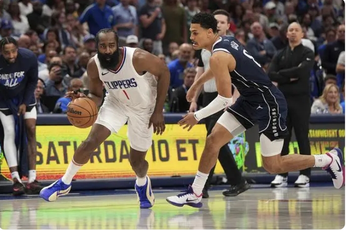 快船发挥稳定火箭的失误传球彻底放大比分的简单介绍 快船发挥稳定火箭的失误传球彻底放大比分的简单介绍