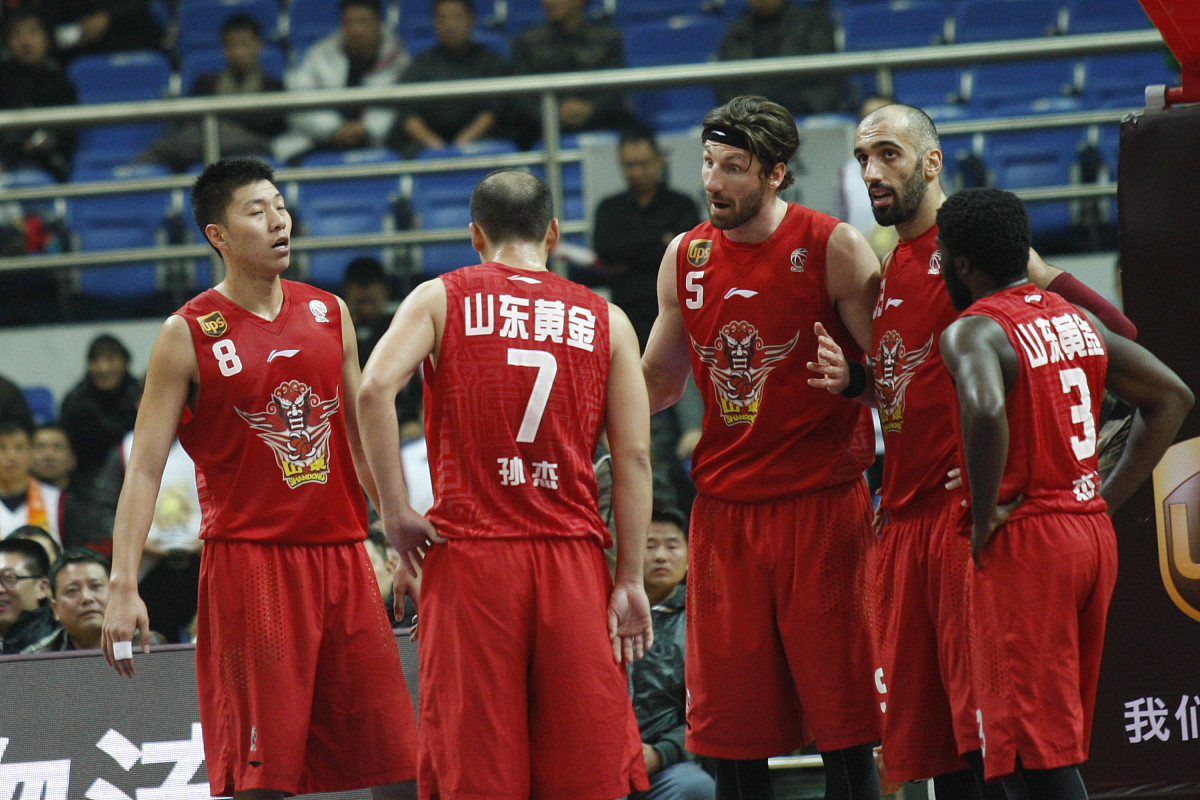 国内球员全力拼搏,球队士气高涨的简单介绍 国内球员全力拼搏,球队士气高涨的简单介绍