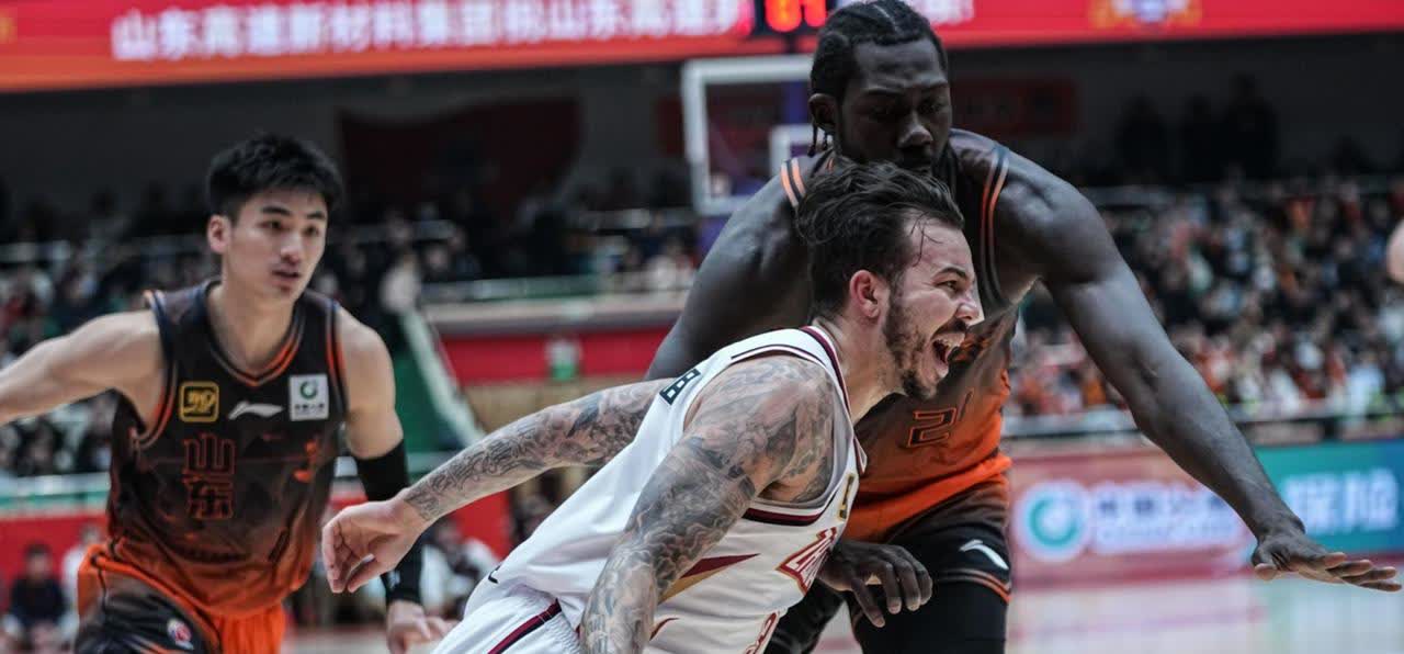 包含爵士后卫连续场砍下+:成为球队得分王的词条 包含爵士后卫连续场砍下+:成为球队得分王的词条