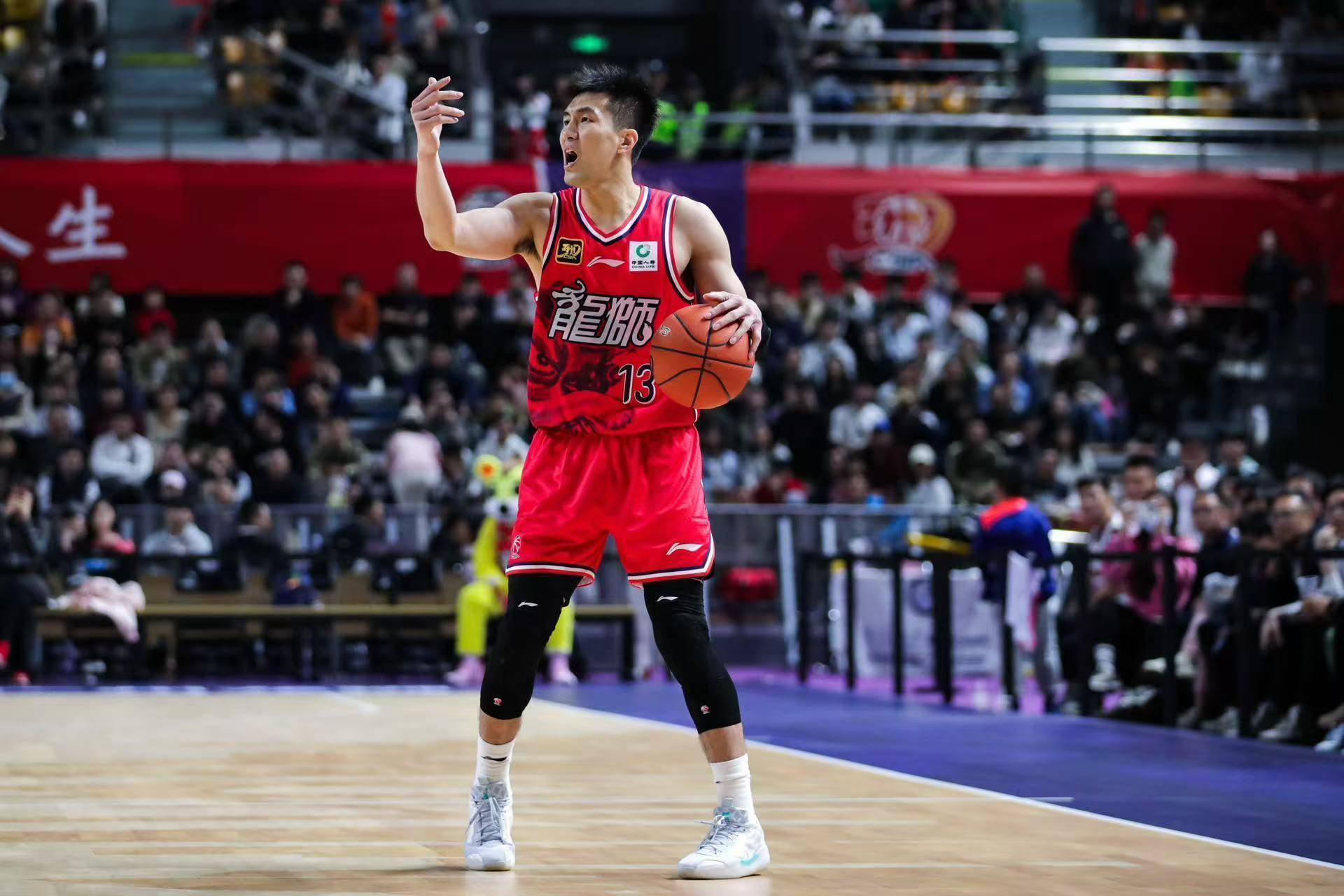 广州队主场抢分,势不可挡登顶榜首的简单介绍 广州队主场抢分,势不可挡登顶榜首的简单介绍