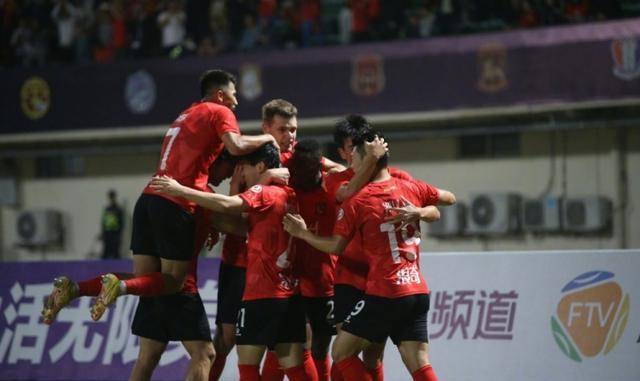 广州队主场抢分,势不可挡登顶榜首的简单介绍 广州队主场抢分,势不可挡登顶榜首的简单介绍