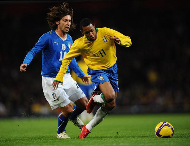 关于足球巨星对决精彩绝伦:全场观众热情高涨的信息 关于足球巨星对决精彩绝伦:全场观众热情高涨的信息