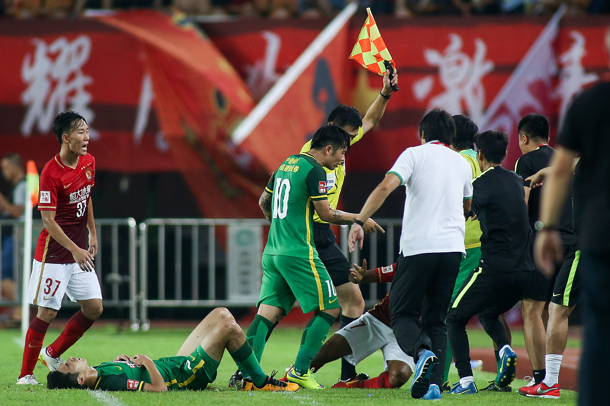 华丽进球!一场精彩的国际足球盛宴 华丽进球!一场精彩的国际足球盛宴