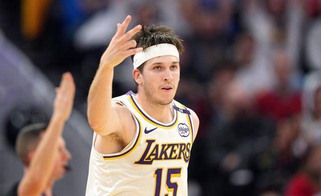 包含湖人队小将崭露头角,助攻拿下关键胜利的词条 包含湖人队小将崭露头角,助攻拿下关键胜利的词条