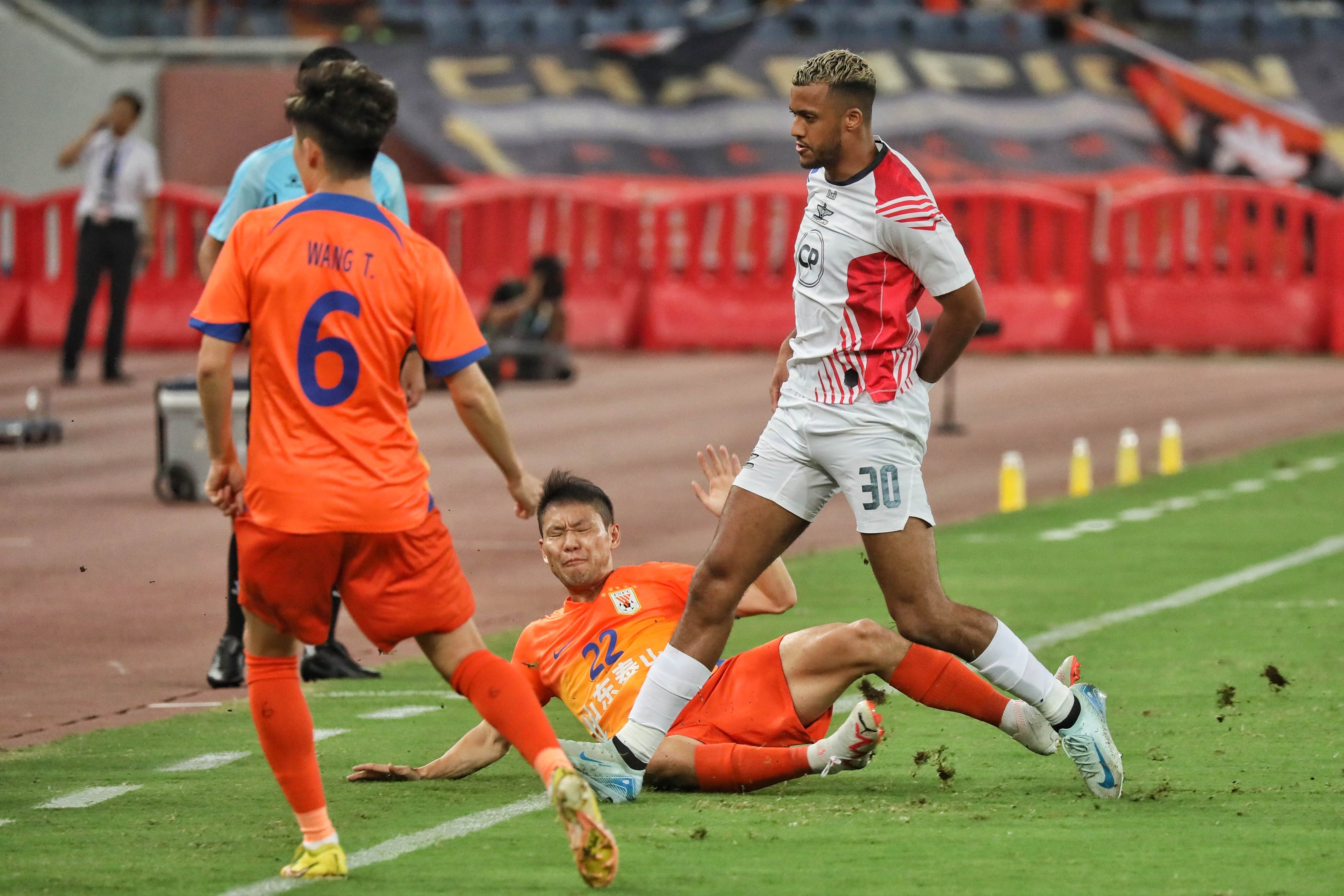 关于门将罗伯特完成了一次关键扑救的信息 关于门将罗伯特完成了一次关键扑救的信息