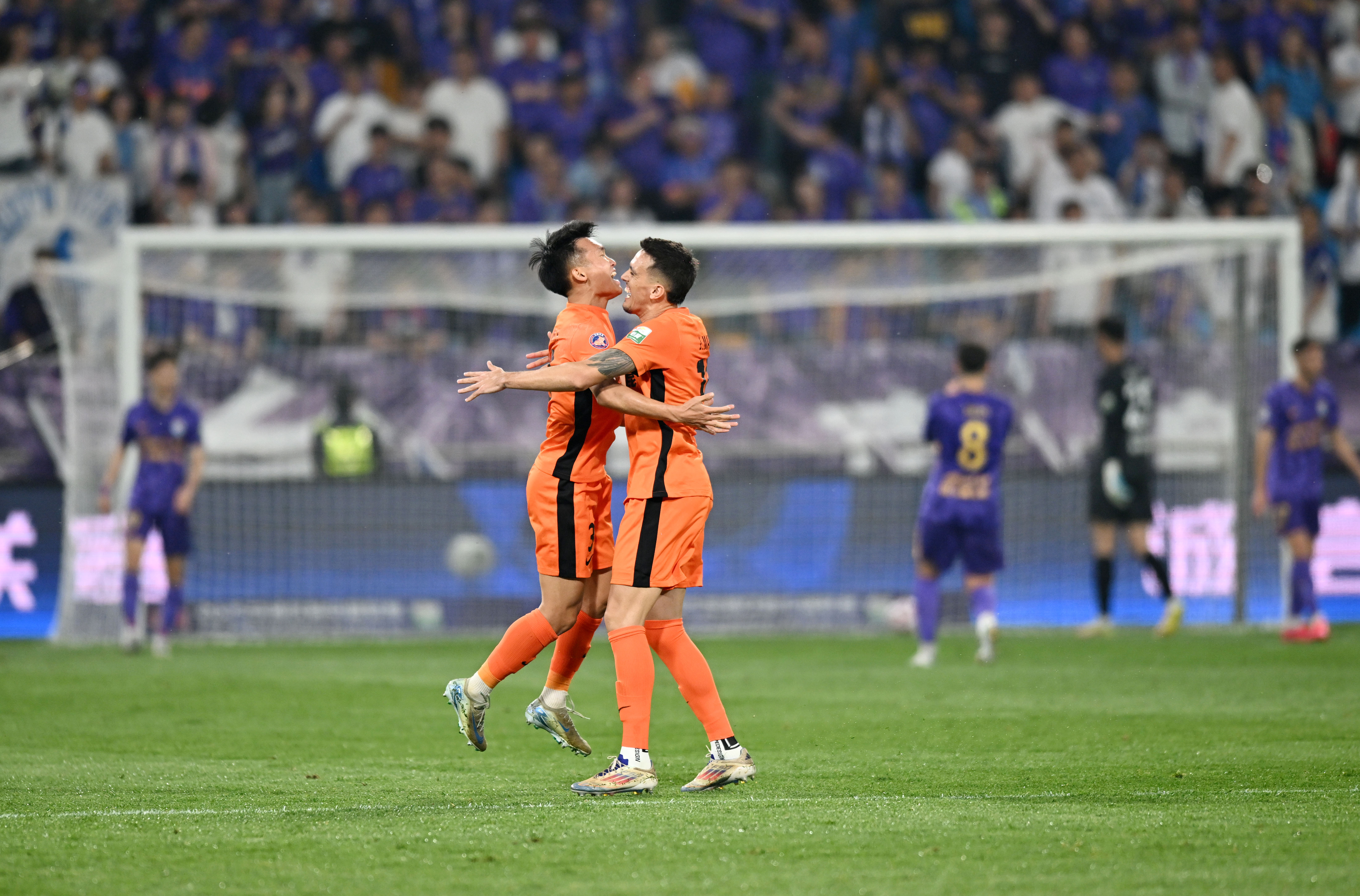 中国足球联赛连战连捷,球员表现抢眼 中国足球联赛连战连捷,球员表现抢眼