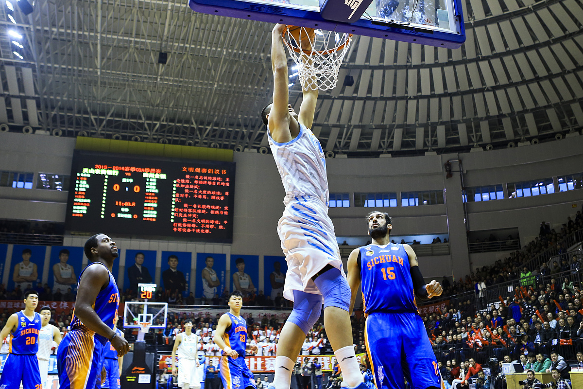 超级巨星在周末比赛中展现实力 超级巨星在周末比赛中展现实力