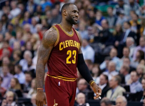 爵士队拼尽全力,不敌强敌遗憾落败 爵士队拼尽全力,不敌强敌遗憾落败