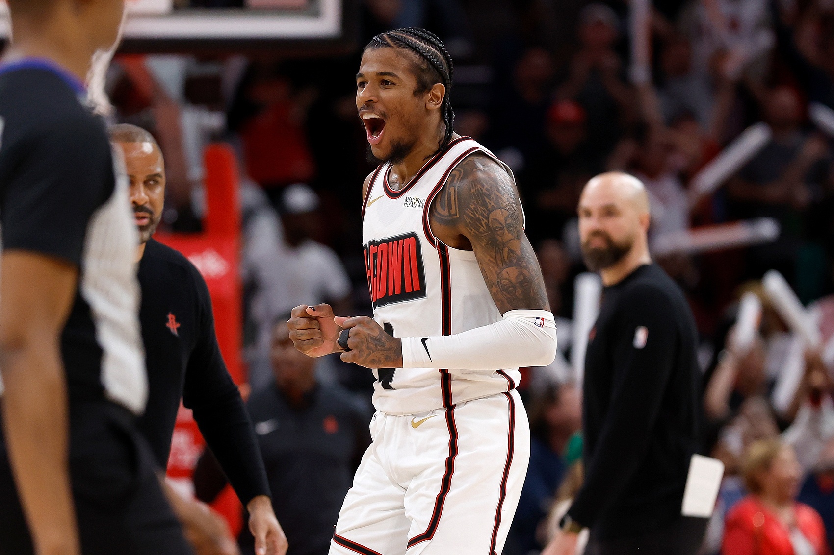 火箭主场逆转76人获得胜利 火箭主场逆转76人获得胜利