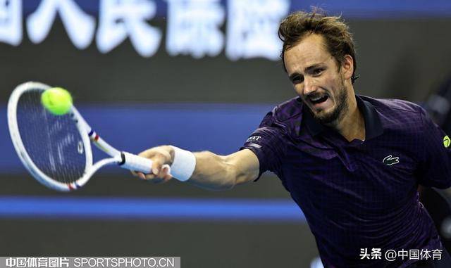 关于西班牙网球队鏖战世界网球队,梅德韦杰夫关键制胜的信息 关于西班牙网球队鏖战世界网球队,梅德韦杰夫关键制胜的信息