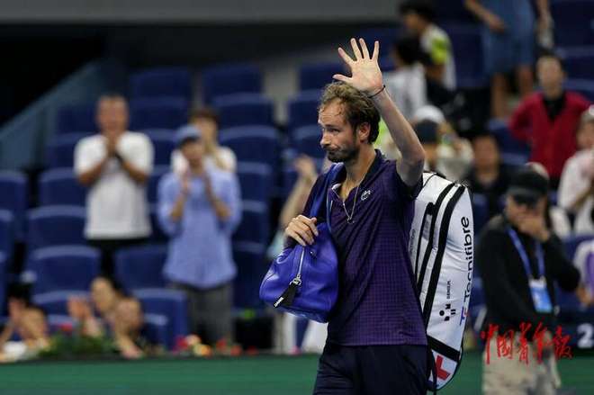 关于西班牙网球队鏖战世界网球队,梅德韦杰夫关键制胜的信息 关于西班牙网球队鏖战世界网球队,梅德韦杰夫关键制胜的信息